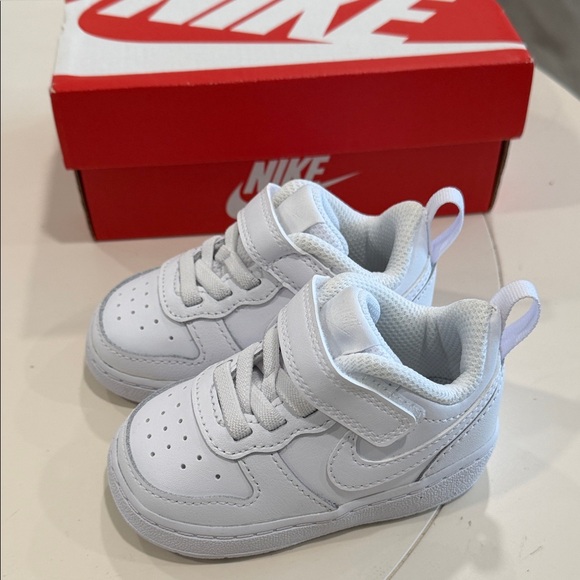 Nike Kids White Court Borough Velcro Sneakers 4c - Picture 5 of 8